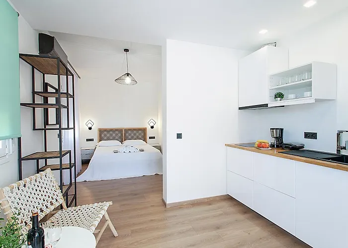 Georgia And In Town 아파트 스키아토스 타운