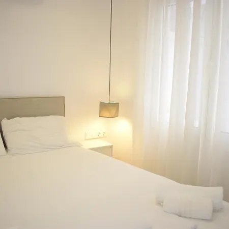 Georgia In Town Apartment