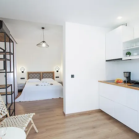 Georgia And In Town Daire İskados