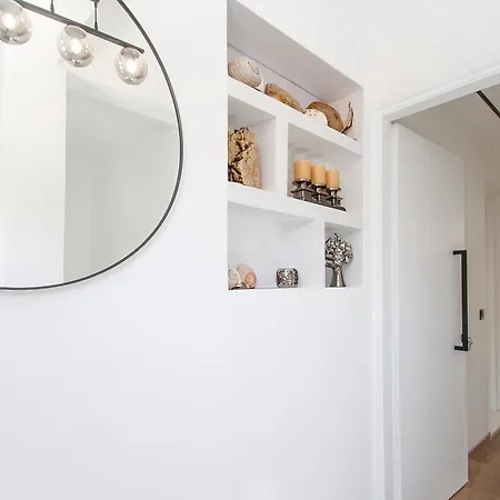 Daire Georgia And In Town İskados