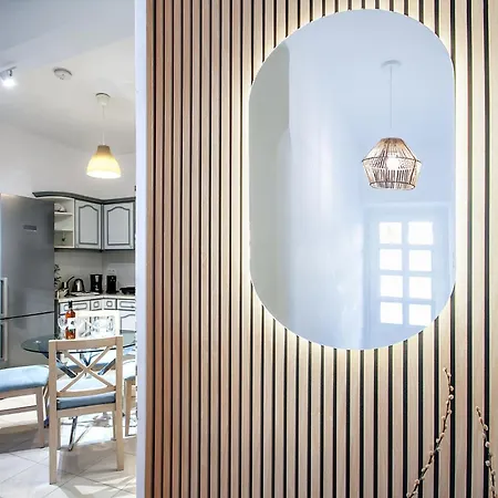 Georgia And In Town İskados