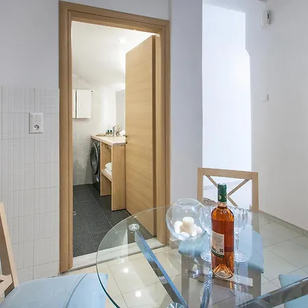 Georgia And In Town * İskados