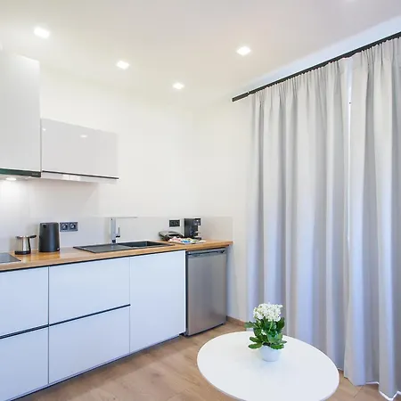 Daire Georgia And In Town